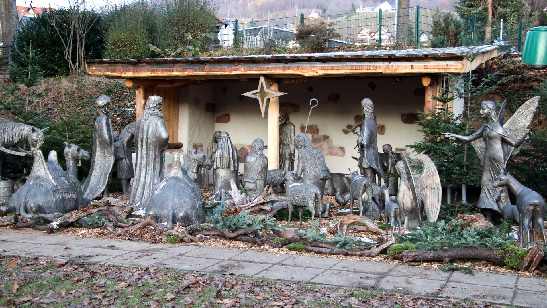 Aufruf zur Krippentour und Neuer Stall für lebensgroße Krippenfiguren in Sasbachwalden 
