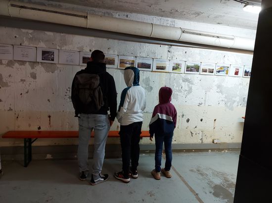 Besucher in Bunker