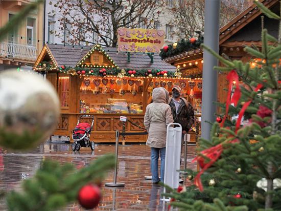 Weihnachtsmarkt Rastatt vor der Alexanderkirche