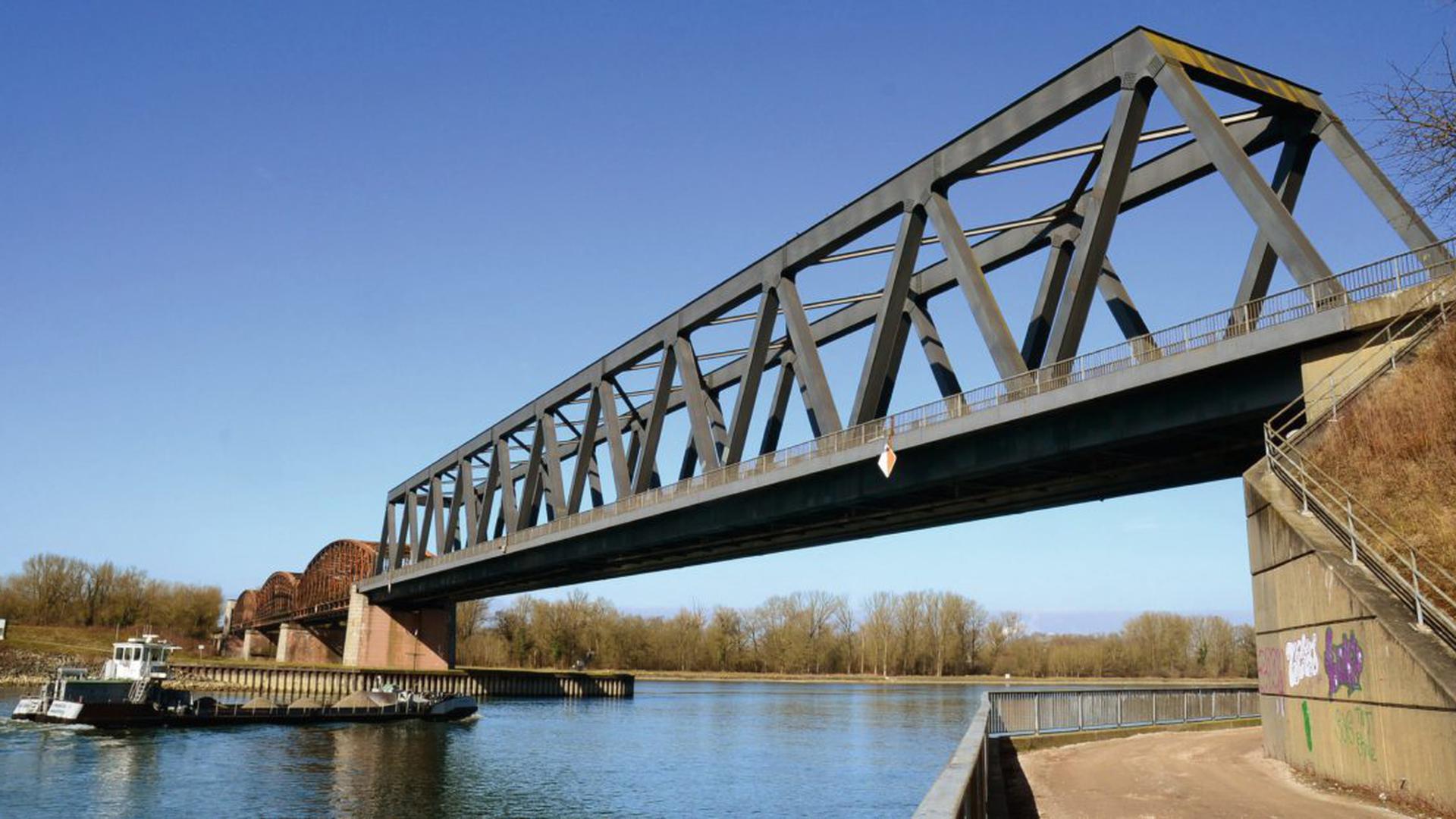 Ist bald wieder Zugverkehr auf der Wintersdorfer Rheinbrücke?