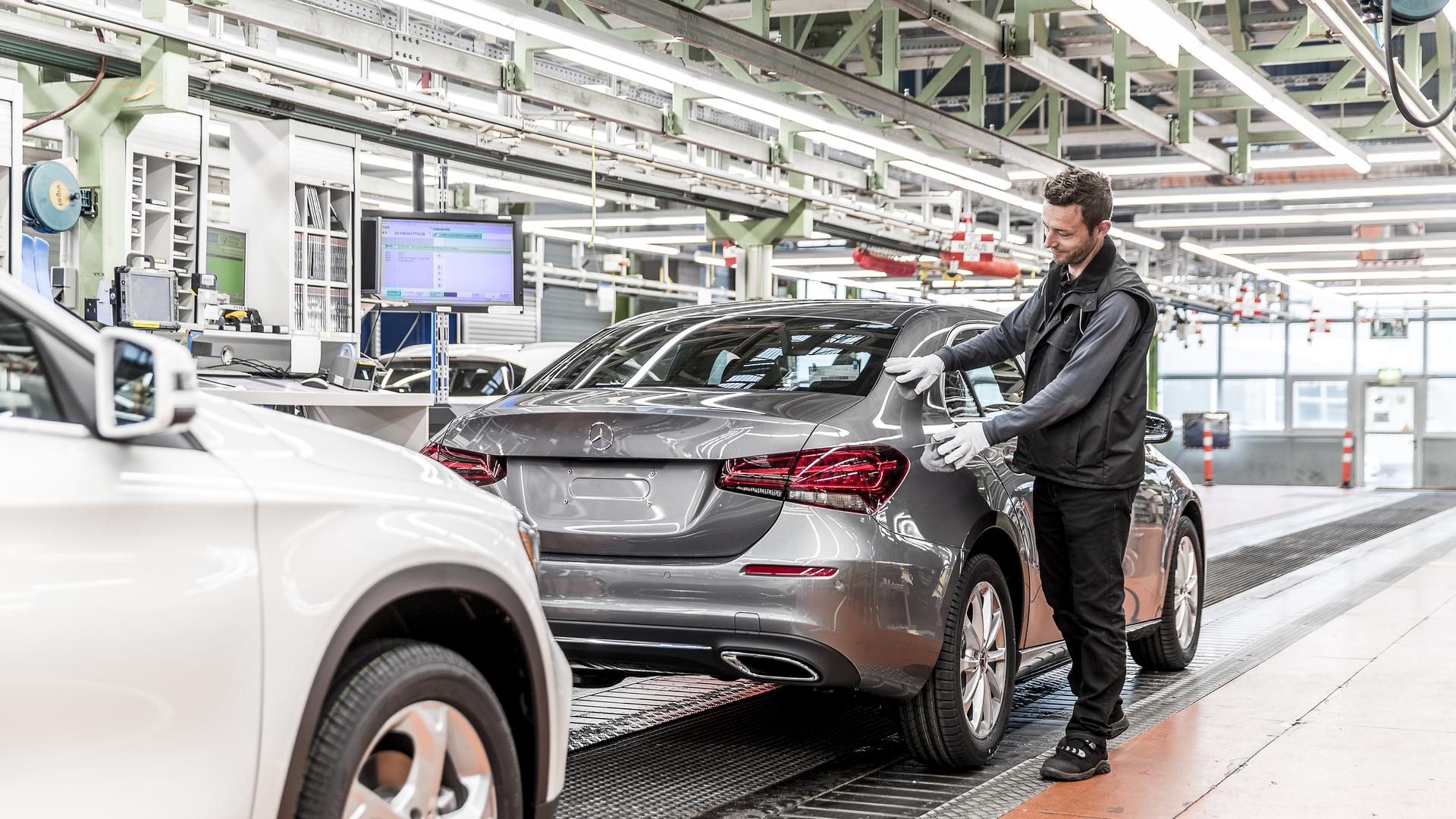 Produktionsstart der neuen A-Klasse Limousine im Mercedes-Benz Werk Rastatt: Das fünfmillionste Mercedes-Benz Kompaktfahrzeug „Made in Rastatt“ ist seit dem Anlauf der ersten A-Klasse im Jahr 1997 vom Band gelaufen. 