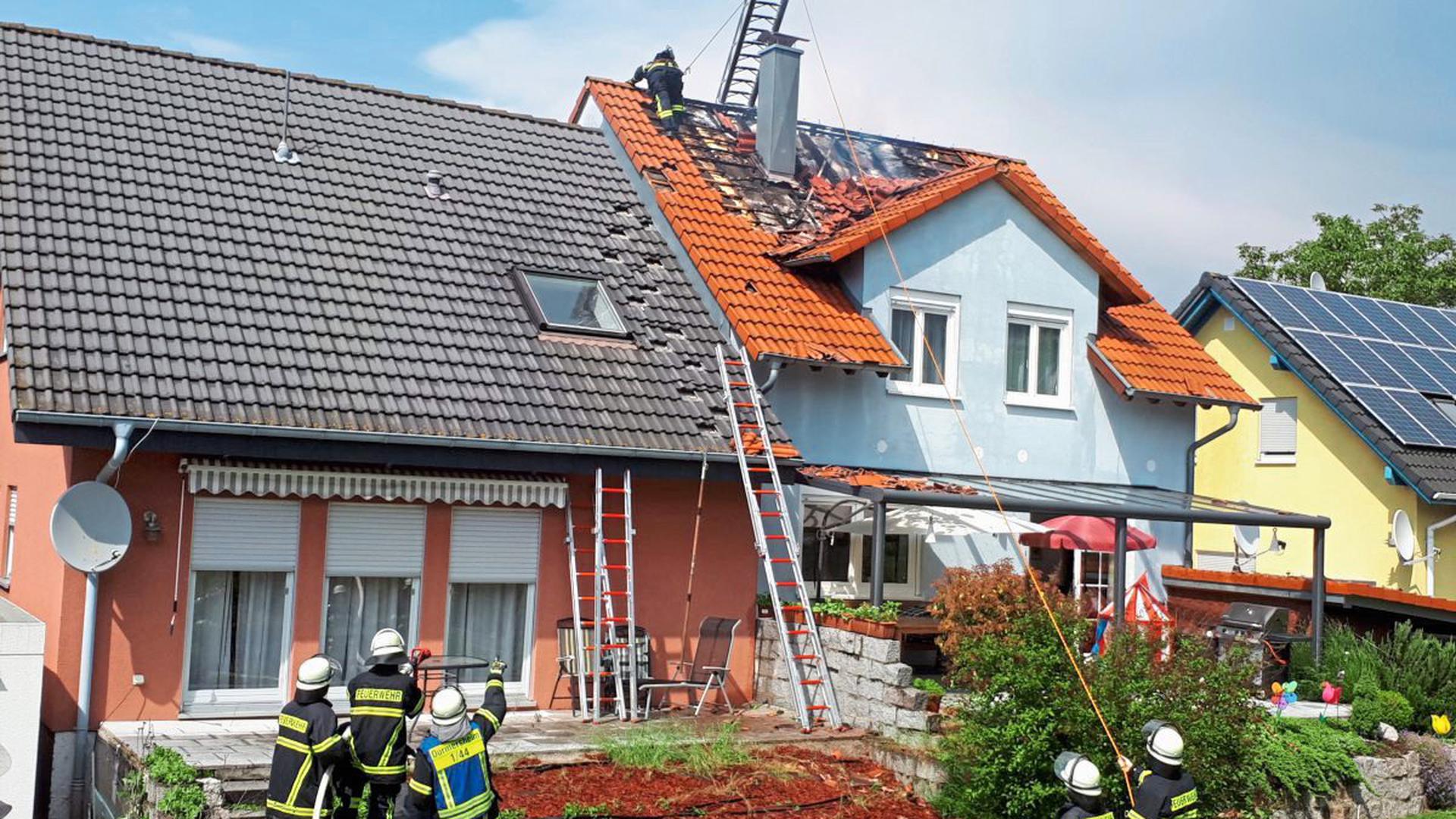 Ein Blitzeinschlag in einem Haus in Durmersheim-Würmersheim löste am Samstag ein Feuer aus, bei dem niemand verletzt wurde.