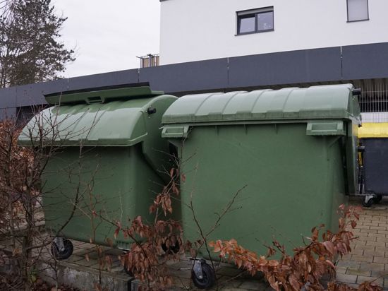 Tatort Bittlerweg: In einem dieser grünen Container findet ein Bürger die Briefe.  