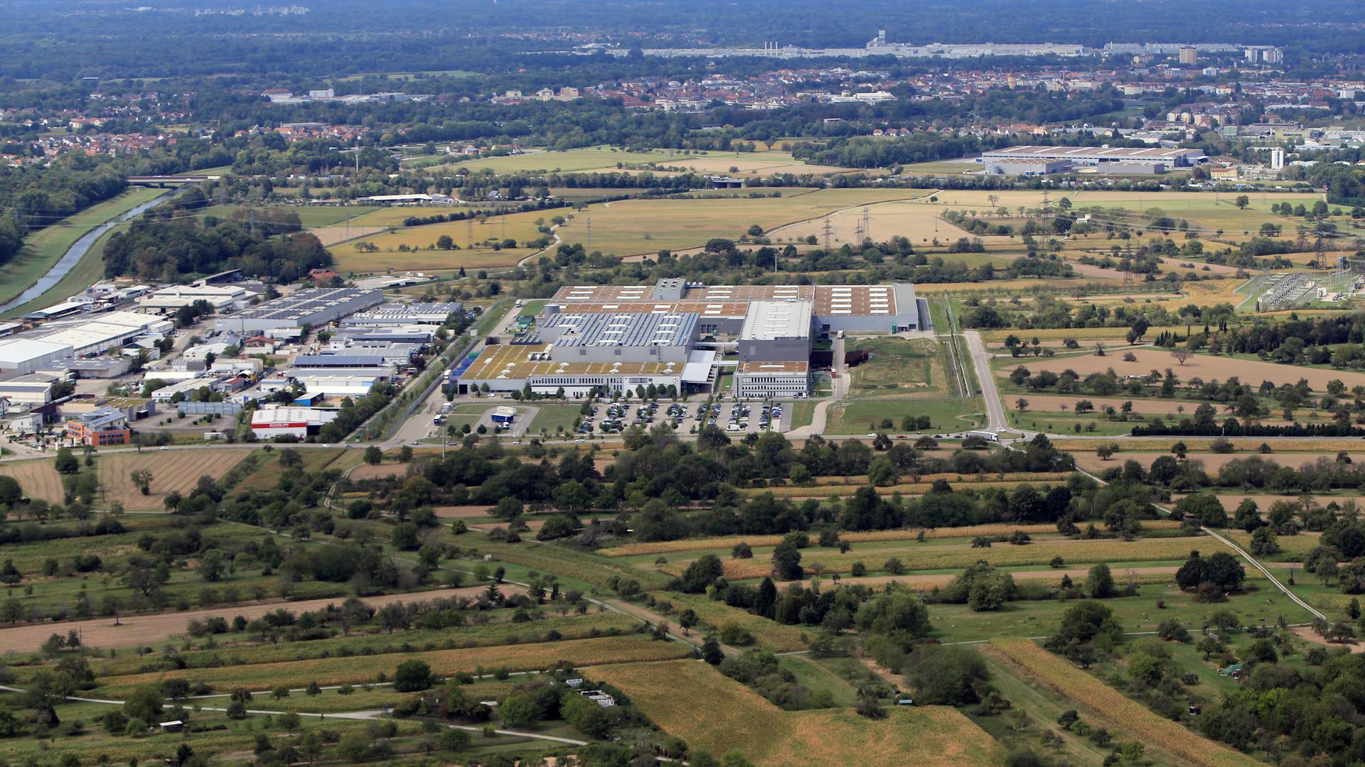 Auf der anderen Seite der L67 plant Kuppenheim Gewerbefläche. Dort könnte nach der Pilotphase auf dem Presswerk eine Fabrik für den Regelbetrieb zum Batterie-Recycling entstehen.  