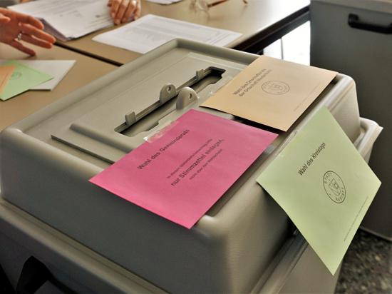 Eine Wahlurne bei der Kommunalwahl 2019 in Rastatt.