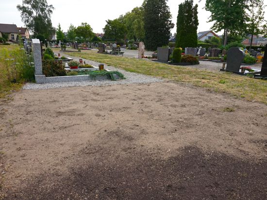 Das geräumte Grab der Jüdin Iraida Ushamirskaya auf dem Friedhof in Rastatt-Niederbühl