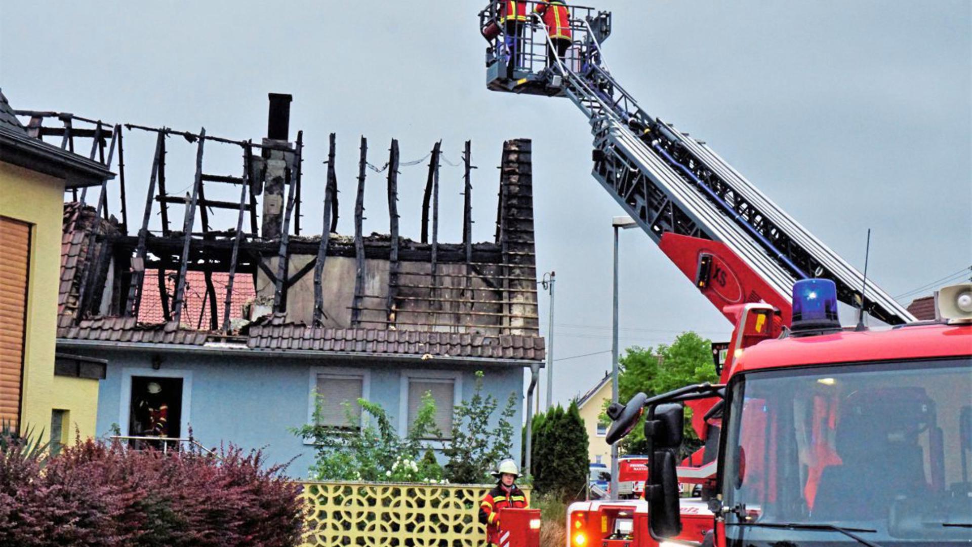 Stark gefordert: Durchschnittlich rückt die Rastatter Feuerwehr zu 1,5 Einsätzen pro Tag aus, wie hier bei einem Brand in Ottersdorf im vergangenen Jahr.
