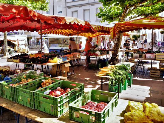 Obst- und Gemüsestand auf dem Marktplatz