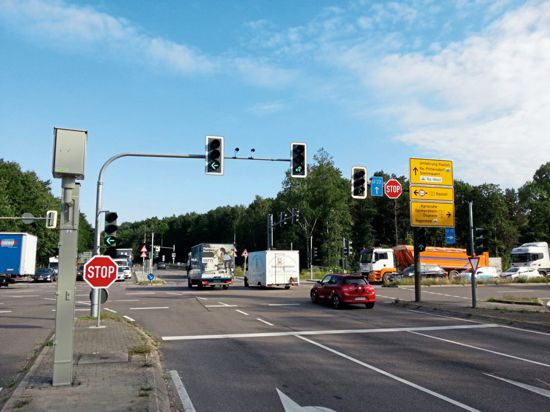 Mehr als 400 Verstöße gegen die Straßenverkehrsordnung innerhalb von nur einer Woche: Das sind die Zahlen der Testphase der beiden Blitzer an der Tunnelkreuzung der B462, B3 und L77a in Rastatt.