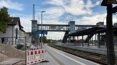 Gleise, Bahnhof, Fußgängersteg