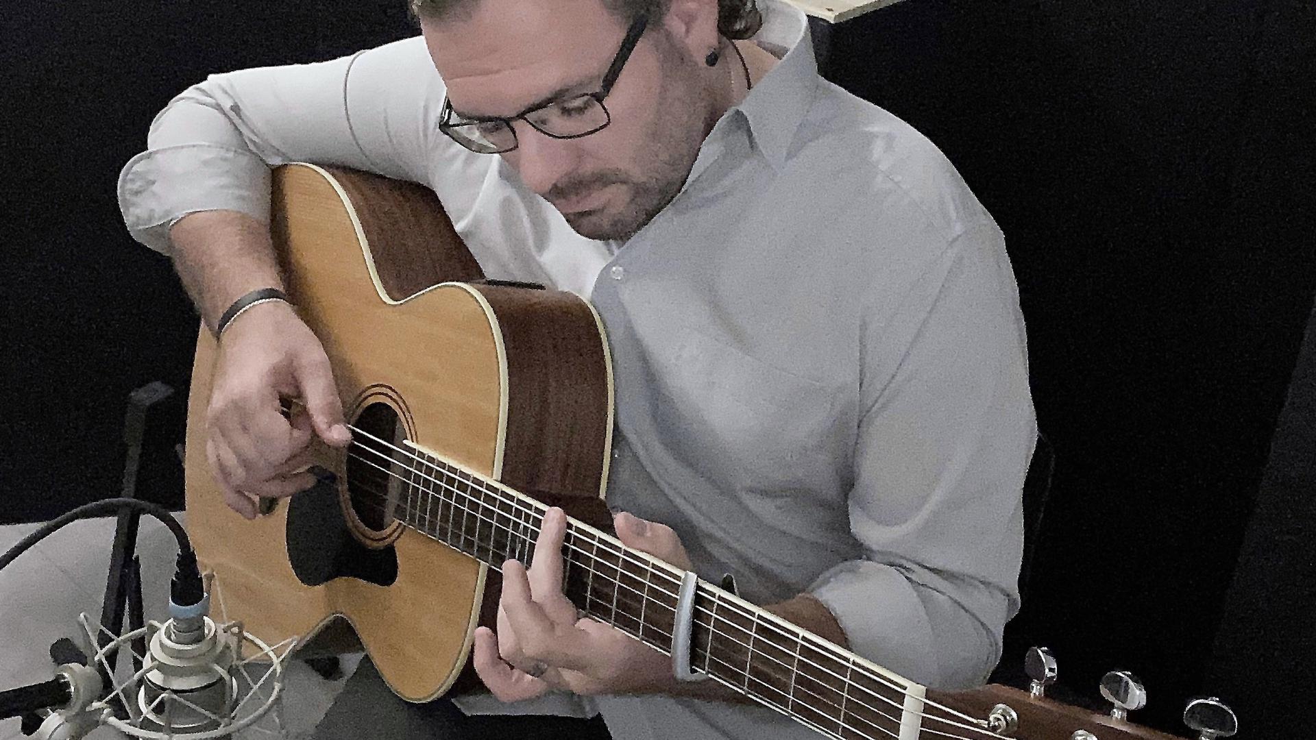 Heiko Gottberg mit Gitarre