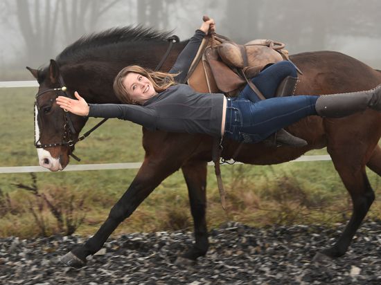 Die Showreiterin Hero Merkel ist im Sommer mit ihrer Show „Horses und Heroes“ unterwegs.