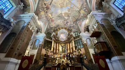 Unscheinbares Juwel: Das aufwändige Deckengemälde entlockt den Besuchern der Schlosskirche zum heiligen Kreuz in Rastatt immer wieder Erstaunen hervor. 