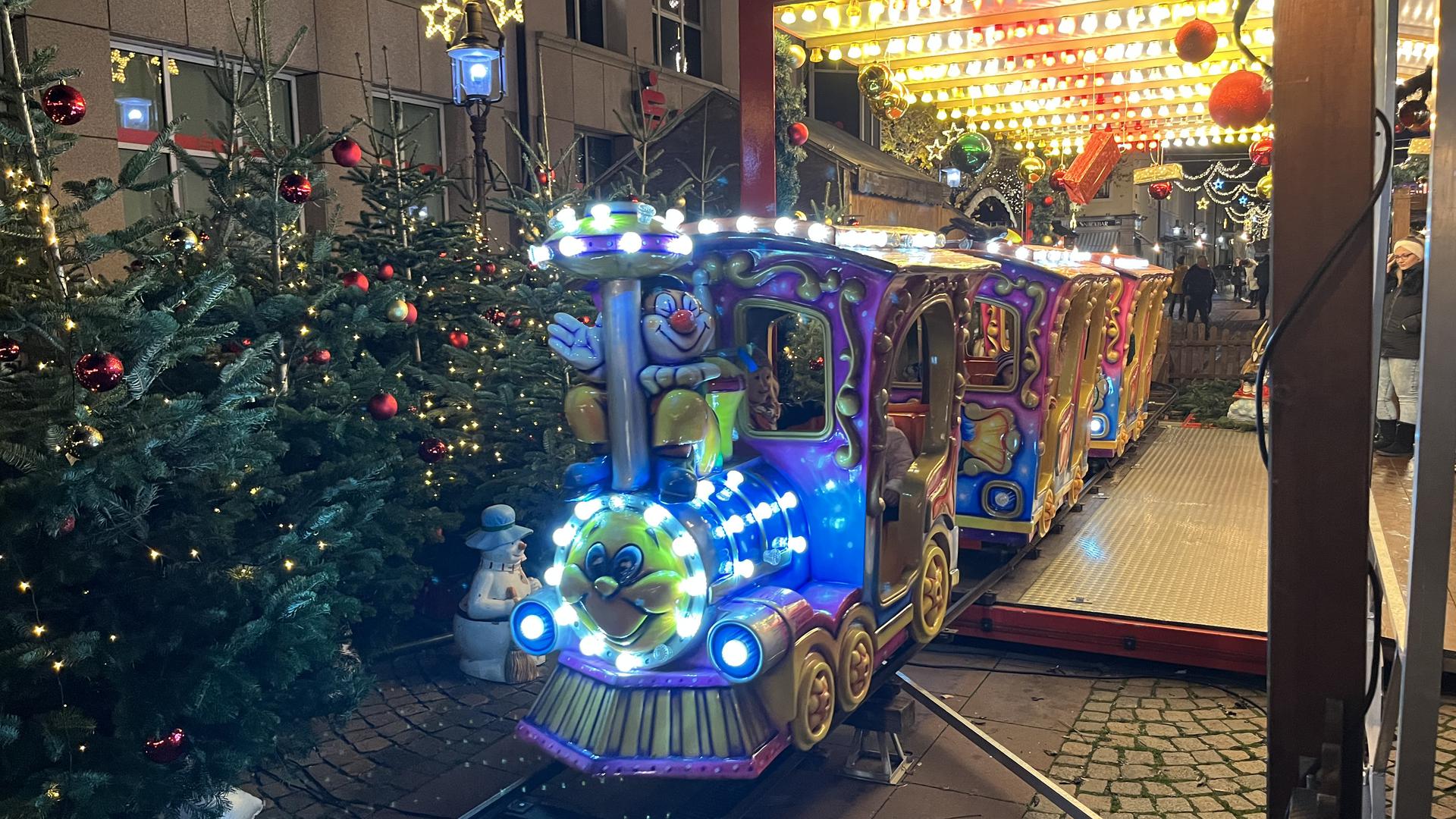 Kinder-Bimmelbahn auf dem Weihnachtsmarkt