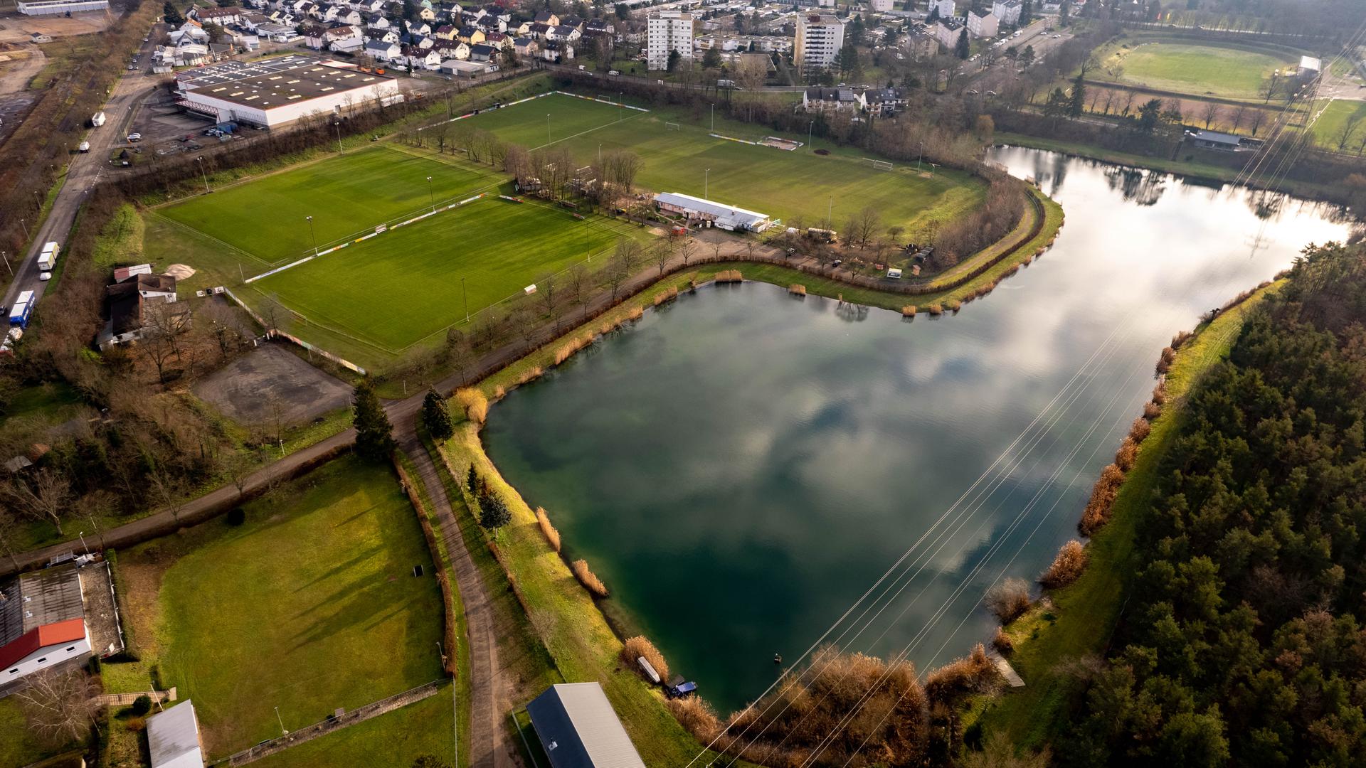 Blick von oben auf den möglichen neuen Klinikumstandort Mittelbaden „Am Münchfeldsee“ in Rastatt. 