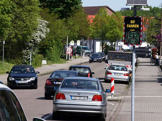 Smiley lächelt: Diese Autofahrer passieren die Danziger Straße in Rastatt in Höhe des Tulla-Gymnasiums in korrektem Tempo.