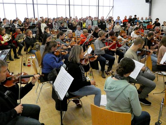 Intensivprobe in Bietigheim: Musiker bereiten sich auf ein besonderes Konzert für Opernfans vor.