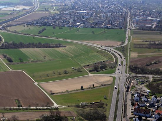 Ausbau soll wieder auf die Agenda: Nur knapp fünf Kilometer trennen den S2-Halt Merkurstraße Mörsch (vorne rechts) und Durmersheim-Bahnhof.