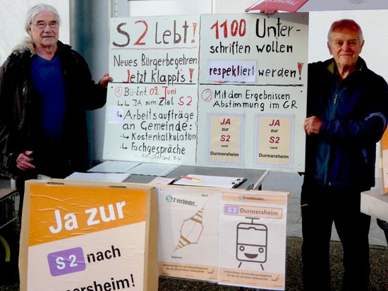 Aufgeben ist keine Option. Die Initiative Pro S2 (Dieter Balle und Josef Tritsch, von links) sammelt wieder Unterschriften.