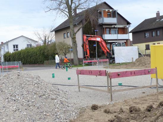 Boden bereitet: an der Westendstraße wurde die erste Baustelle für die Errichtung eines Eigenheims eingerichtet.                                                                 