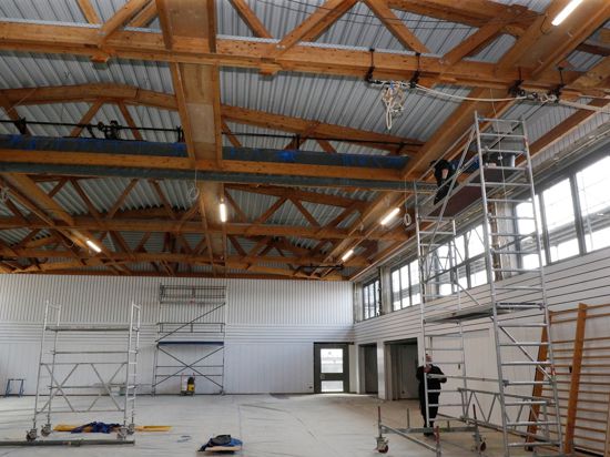 Blick in die Sporthalle der Rheinwaldschule Elchesheim-Illingen während der Sanierung.                         