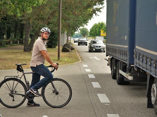 Geduld gefragt: Wenn Christoph Rösinger mit dem Rad unterwegs ist, plant er für die Hauptstraße durchaus mal fünf Minuten mehr ein.