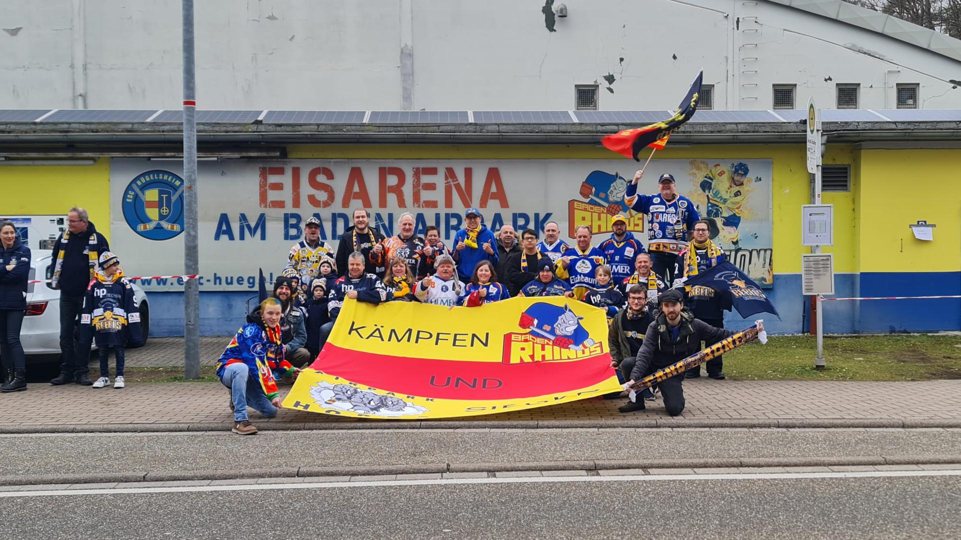Die Fans der Stuttgarter Rebels haben das gestohlene Banner wieder zurück nach Hügelsheim gebracht. 