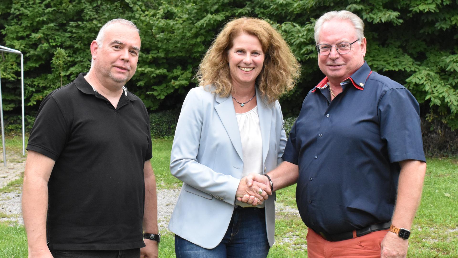 Nach 28 Jahren legt Hans-Joachim Hörig (rechts) den Vereinsvorsitz in die Hände von Brigitte Maier. Neuer stellvertretender Vorsitzender ist Kai Lierheimer.