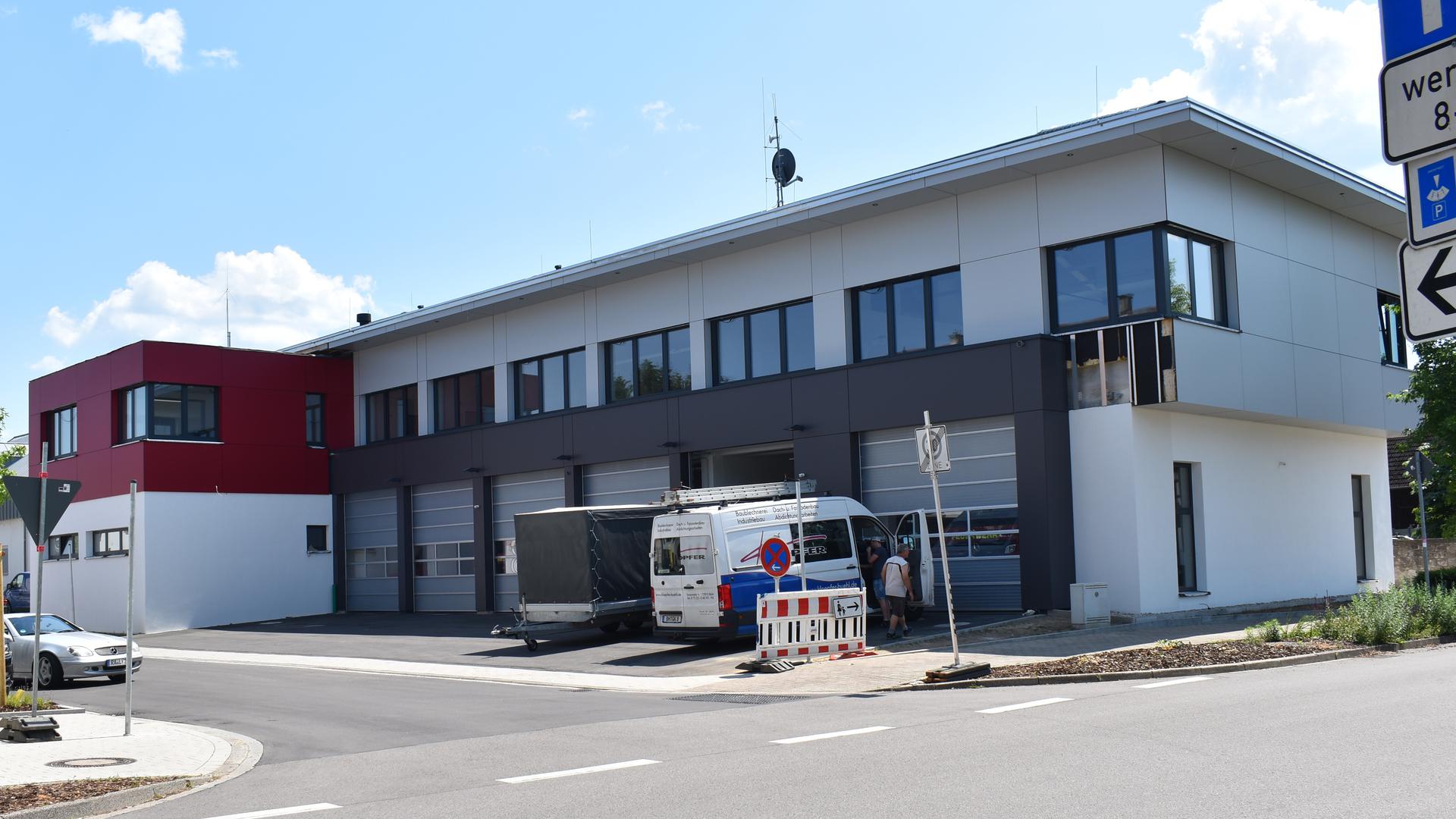 Rund 5,5 Millionen Euro kostet die Sanierung und Erweiterung des über 50 Jahre alten Feuerwehrgerätehauses, das nun wieder fit für den Einsatz ist.