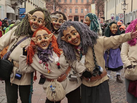 Traditionelle Fastnachtsumzüge (wie hier 2019 in Rastatt) sind untersagt, die Parade auf der Rennbahn kann indes stattfinden. Und sie wird es auch, wie der Veranstalter betont.