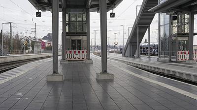 Auf einem Bahnsteig in Rastatt wurde eine 14-Jährige brutal misshandelt.