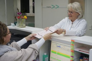 Dr. Maria-Elisabeth Wienströer in ihrer Praxis in Muggensturm