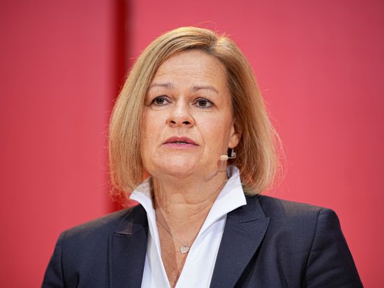 Nancy Faeser (SPD), designierte Bundesministerin des Innern, bei der Vorstellung der SPD-Minister und -Ministerinnen durch den designierten Bundeskanzler Scholz (SPD), im Willy-Brandt-Haus. +++ dpa-Bildfunk +++