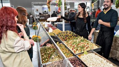 Bella Italia in Baden: Gourmets müssen nicht durch viele Länder reisen. Auf der kompakten Genussmesse Rendez-Vino in der Messe Karlsruhe treffen sie auf internationale Spezialitäten.