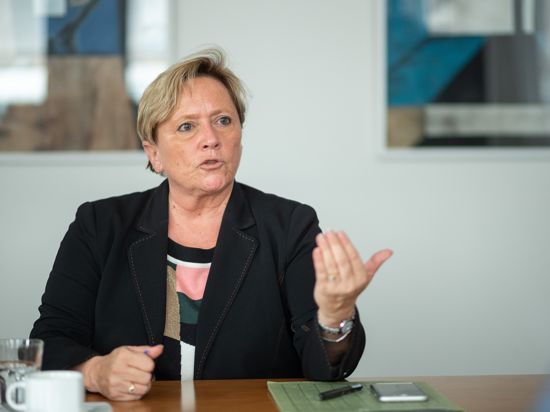 Susanne Eisenmann (CDU), Ministerin für Kultus, Jugend und Sport von Baden-Württemberg und Spitzenkandidatin der CDU Baden-Württemberg zur Landtagswahl 2021, spricht während eines Interviews.