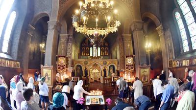 In der russisch-orthodoxen Kirche Baden-Baden beten Ukrainer und Russen Seite an Seite.