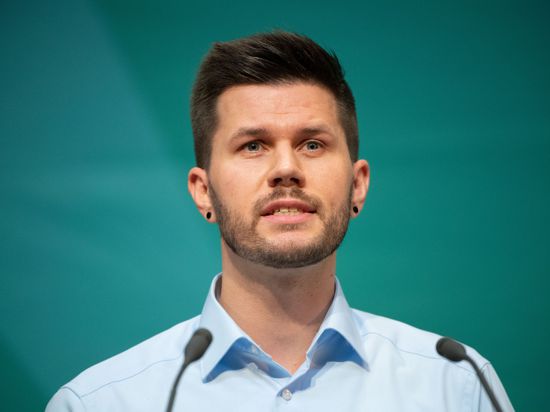 Pascal Haggenmüller (Bündnis 90/Die Grünen) hält beim Landesparteitag der Grünen Baden-Württemberg im Congress Centrum seine Rede zur Bewerbung für den Landesvorsitz. +++ dpa-Bildfunk +++