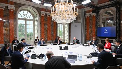 Die G7 Agrarminister treffen sich dem Agrarminister der Ukraine in einem Konferenzraum im Schloss Hohenheim. +++ dpa-Bildfunk +++
