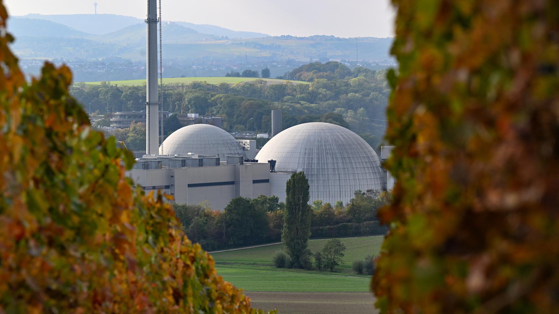 Das Kernkraftwerk Neckarwestheim. Im Landtag von Baden-Württemberg wird über die Verlängerung der Laufzeiten von Atomkraftwerken in Krisenzeiten debattiert. +++ dpa-Bildfunk +++