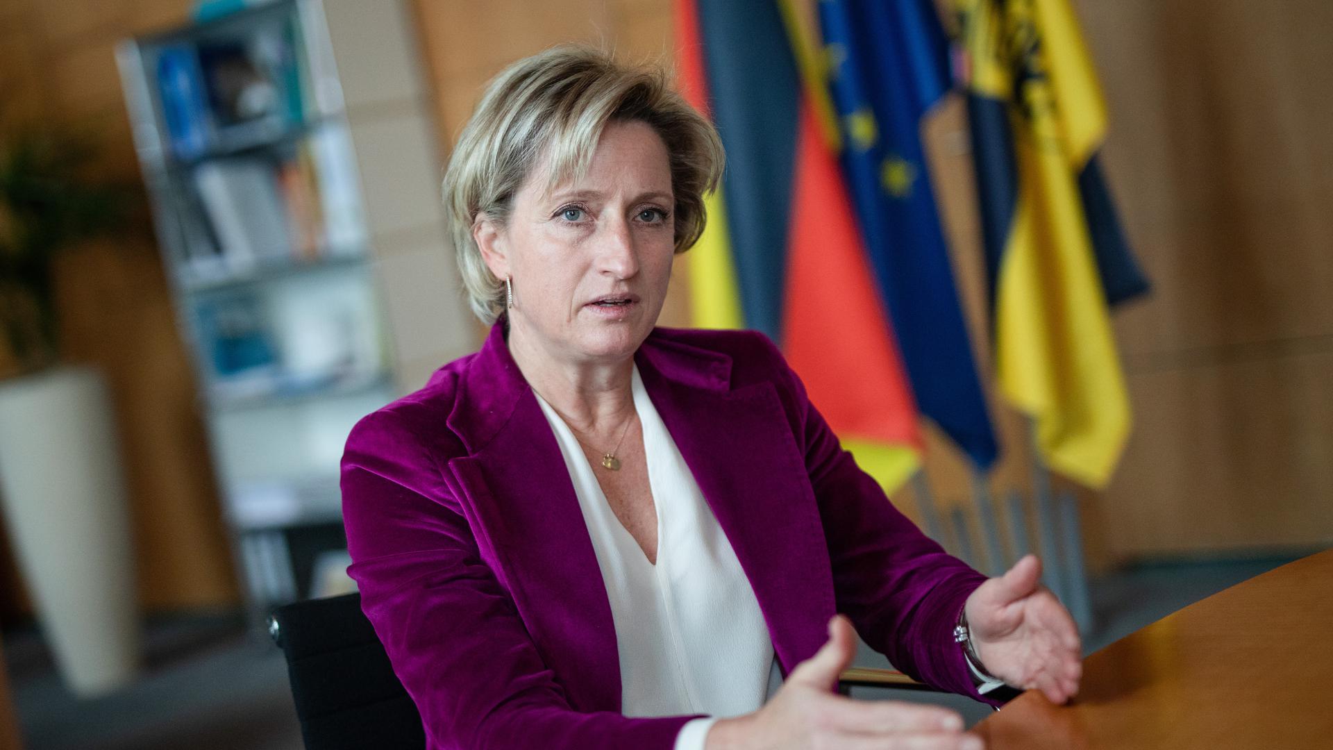 Nicole Hoffmeister-Kraut (CDU), Wirtschaftsministerin von Baden-Württemberg, spricht in einem Jahresabschlussinterview mit Journalisten der dpa. 