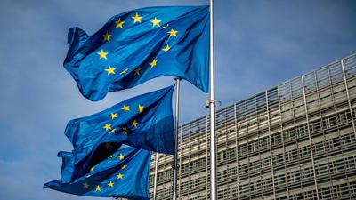 Europaflaggen wehen vor dem Sitz der Europäischen Kommission. Die nächste Europawahl findet vom 6. bis 9. Juni 2024 statt. Darauf einigten sich die Botschafter der EU-Staaten am Mittwoch in Brüssel, wie die zuständige schwedische Ratspräsidentschaft mitteilte. Die Entscheidung muss noch formell bestätigt werden. +++ dpa-Bildfunk +++
