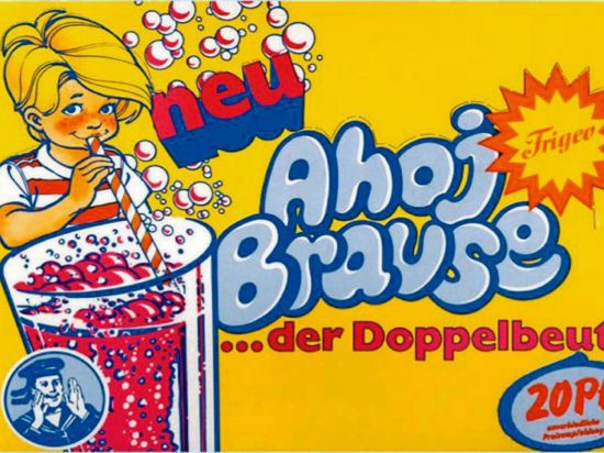 Ein altes Werbeplakat für Ahoj Brause: „neu, Ahoj Brause, der Doppelbeutel“