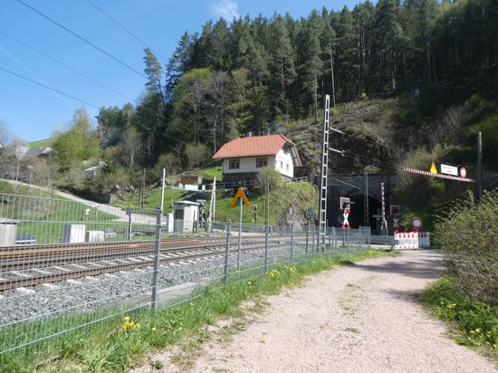 Wissenswertes über die Schwarzwaldbahn erfahren die Wanderer auf der Rundtour, die weitestgehend dem Schwarzwaldbahn-Erlebnispfad folgt. 