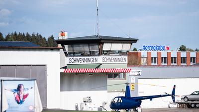 Der Tower des Flugplatzes in Villingen-Schwenningen. Eine 15-Jährige aus Iffezheim ist vergangenen Samstag beim Landeanflug mit ihrem Fallschirm tödlich verunglückt.