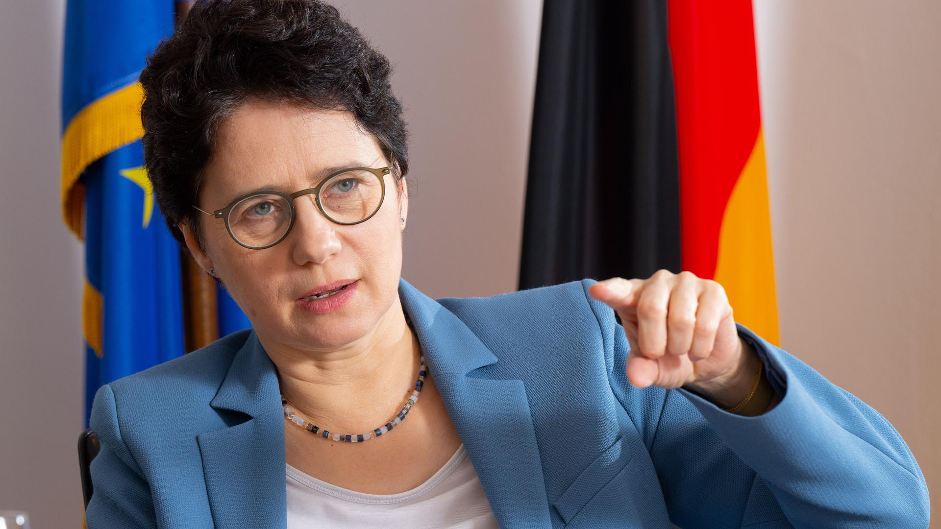 Im Streit um personelle Zuständigkeiten bei der Besetzung von Richterämtern will Justizministerin Marion Gentges (CDU) eine grundsätzliche Klärung. 
