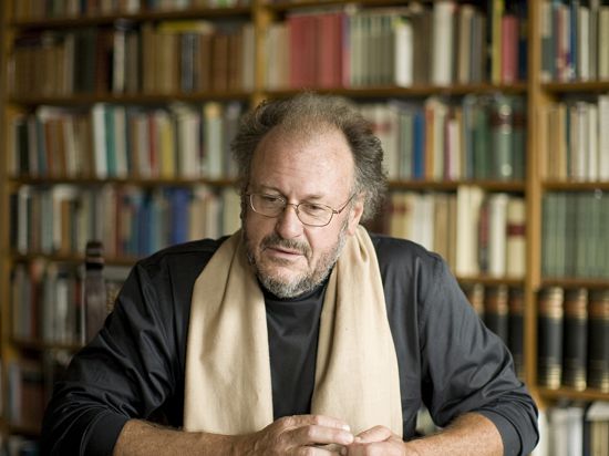 Der Tübinger Literaturwissenschaftler Jürgen Wertheimer, Leiter des Projekts „Cassandra“