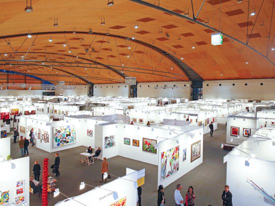 Kunstmarktplatz mit Ausstellungscharakter: Bis Sonntag bieten 215 Galerien aus zwölf Ländern in den Karlsruher Messehallen Werke aus einer Zeitspanne von 120 Jahren an.