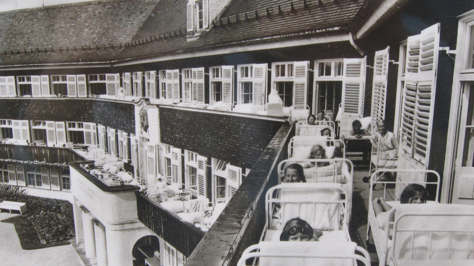 Viel Luft und Schonung: So wurden Kinder in der Klinik Scheidegg in der Nachkriegszeit von Tuberkulose geheilt.