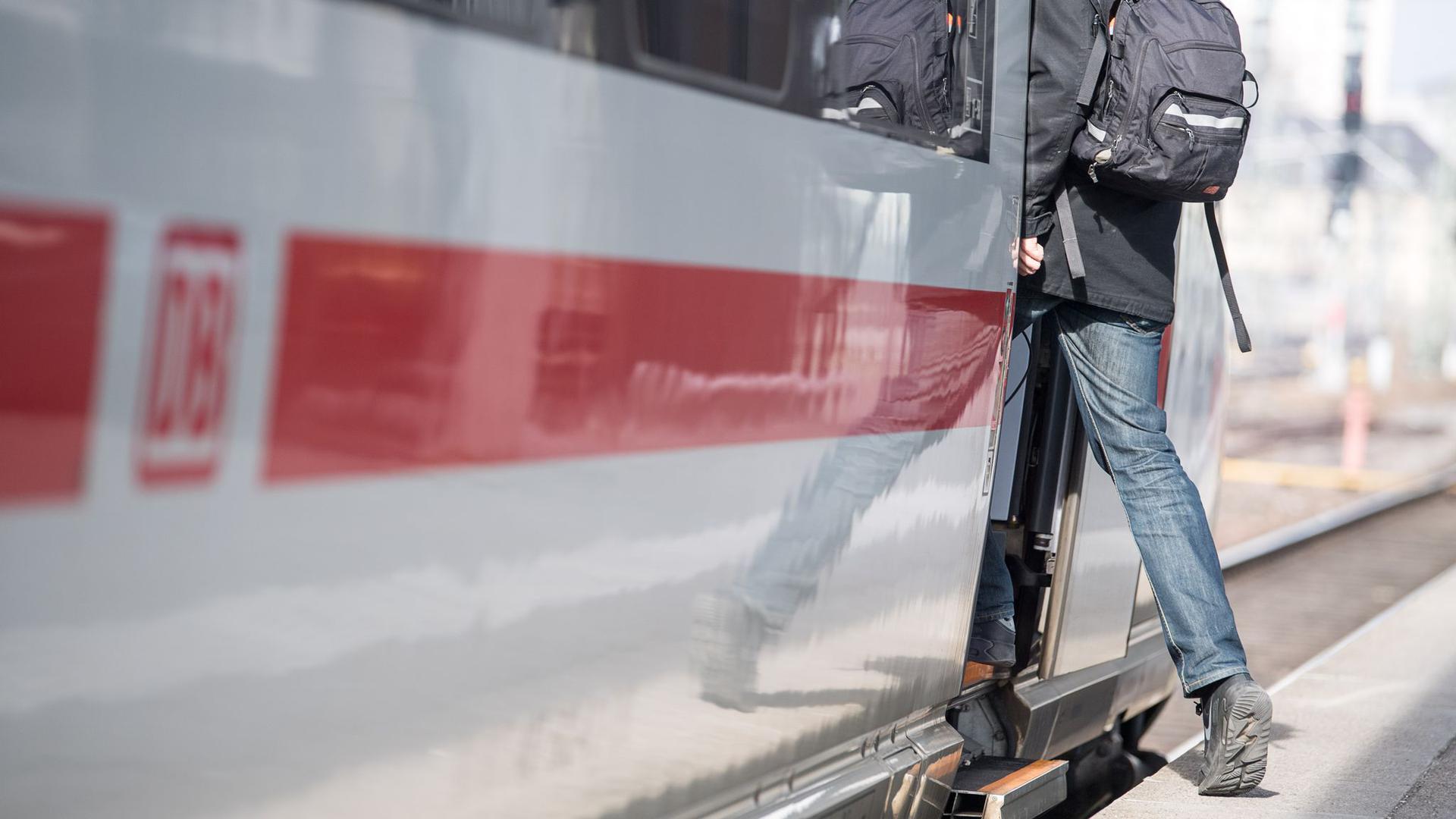 Auch die Bahn sucht händeringend nach Lokführern, der Mangel führt immer öfter zu Zugausfällen – dabei sollen die Fahrgastzahlen eigentlich bis 2030 verdoppelt werden.