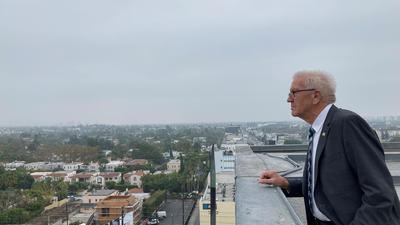 Über den Dächern von Beverly Hills: Ministerpräsident Winfried Kretschmann besucht auf der letzten Station seiner Reise in die USA Los Angeles, allerdings zeigt sich beim Fototermin der Himmel bedeckt